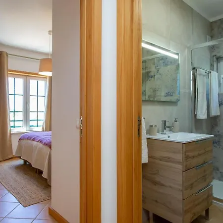 Glamorous 1Bdr Apartment W/ Balcony And Pool By Lovelystay