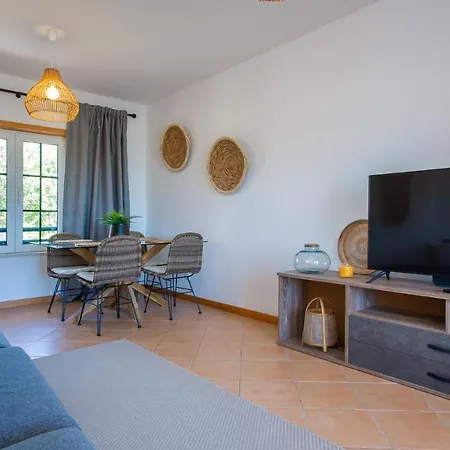 Glamorous 1Bdr Apartment W/ Balcony And Pool By Lovelystay *