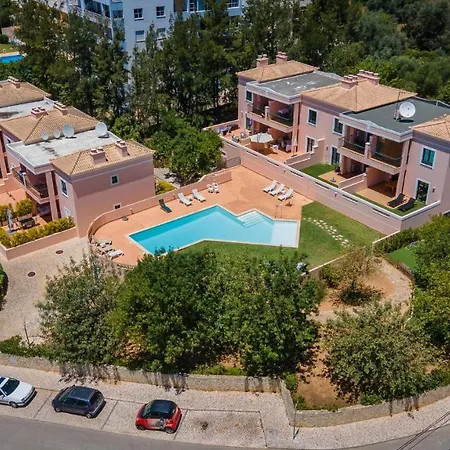 Glamorous 1Bdr Apartment W/ Balcony And Pool By Lovelystay شقة