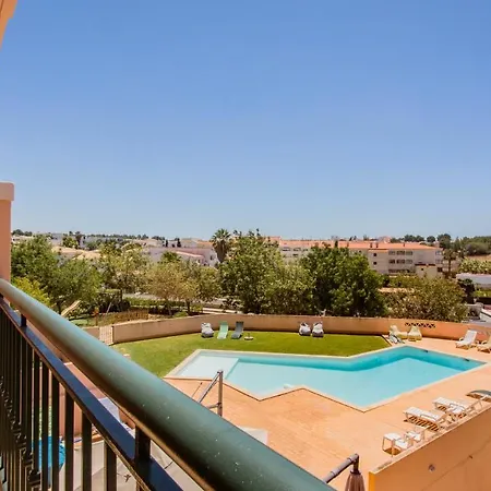 Appartement Glamorous 1Bdr Apartment W/ Balcony And Pool By Lovelystay Alvor