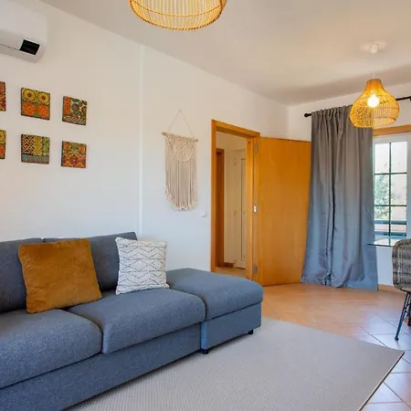 Glamorous 1Bdr Apartment W/ Balcony And Pool By Lovelystay *
